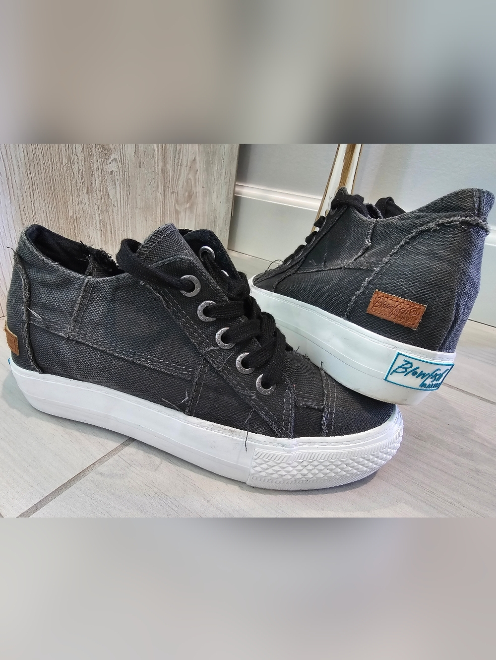 Blowfish Malibu Womens Black High-Top Canvas Sneakers Size 7.5